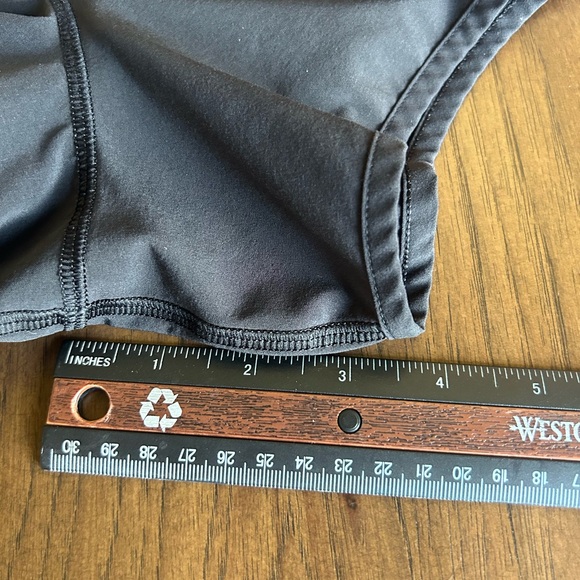 Lululemon Run Times Short *4-way Stretch 4"
Black Size 4 - Picture 7 of 8